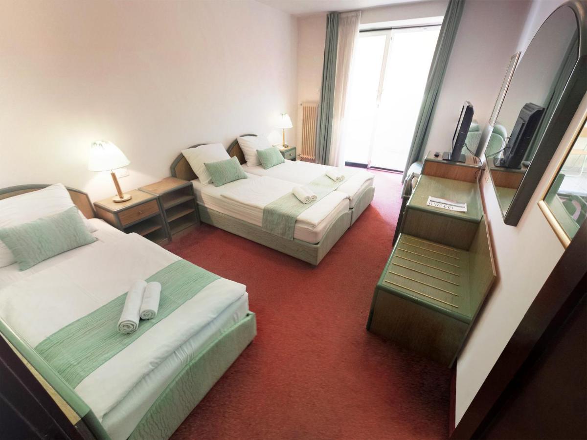 Hotel Lucija Most Na Soci Bagian luar foto